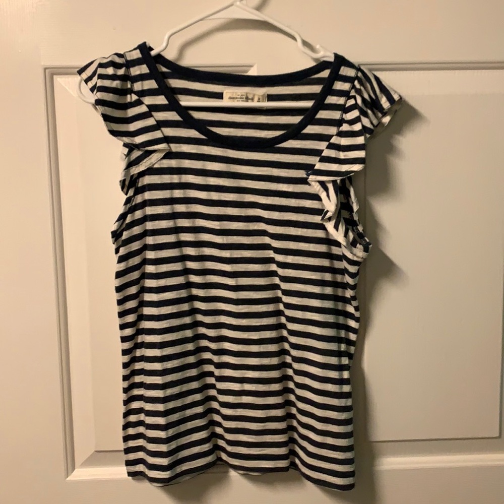 A&F T-shirt, size M, like new!